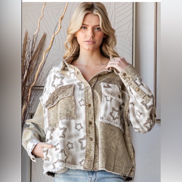 Oli & Hali Jackets & Blazers - *NEW* Oli & Hali Star Patterned Beige and Cream Utility Jacket